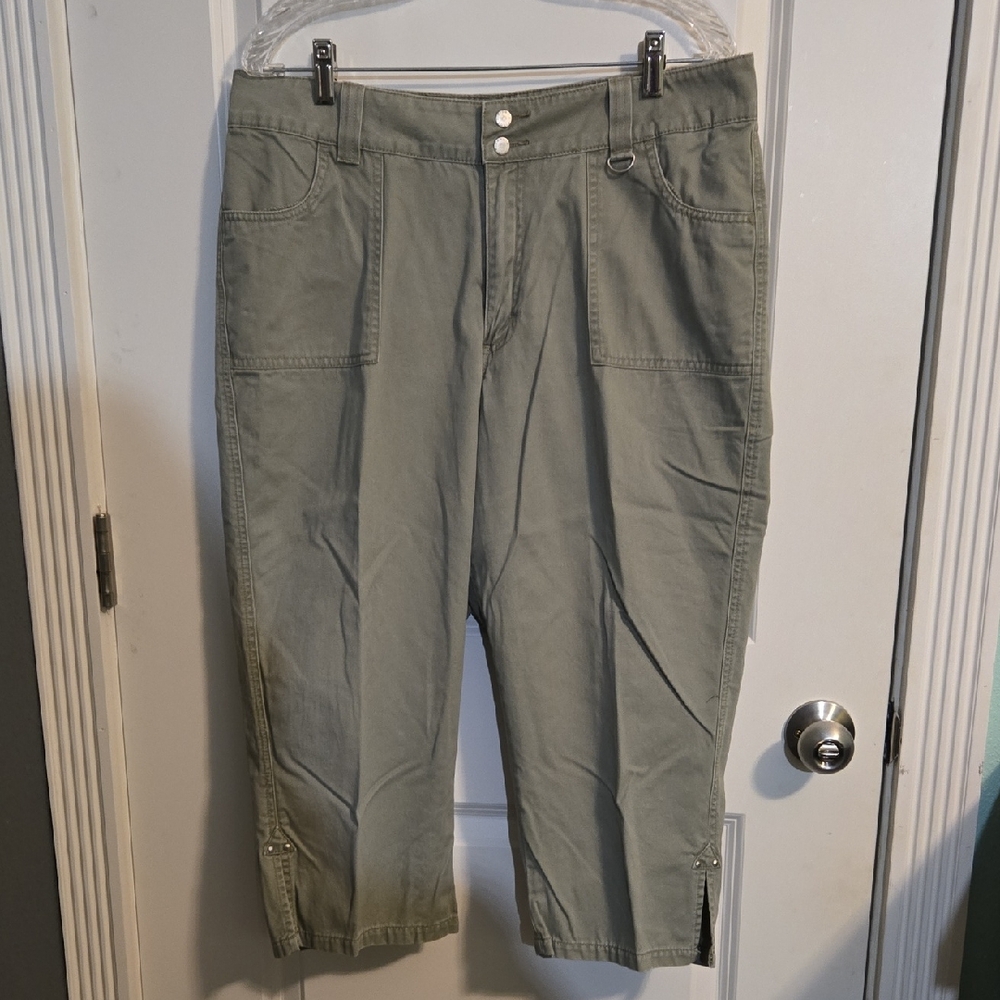 Riders by Lee Women's Sage Green Capris